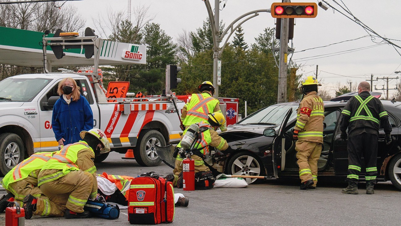 Collision à l'intersection de Sainte-Angélique et Cité-des-Jeunes