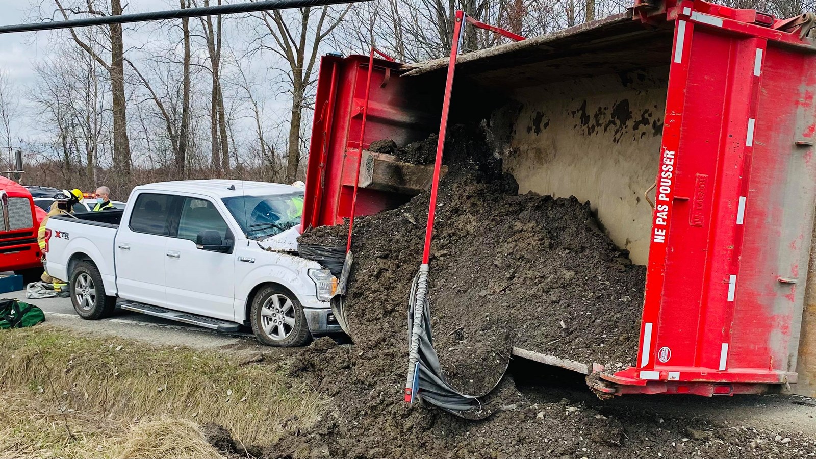 Accident à Sainte-Marthe: deux personnes sont transportées à l'hôpital