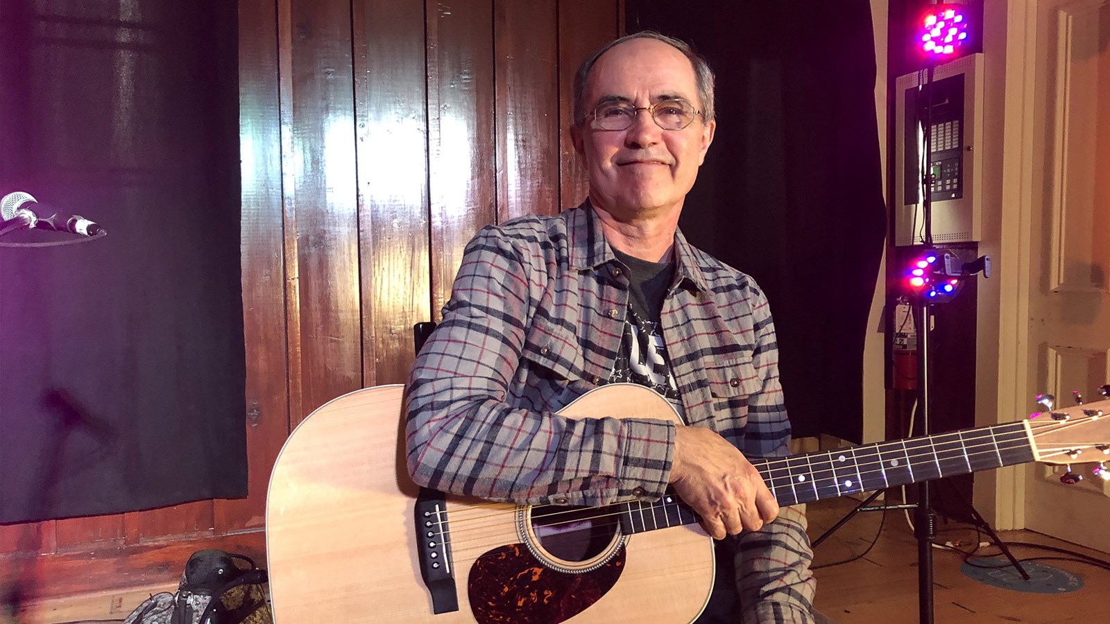 Découvrez le jeu "fingerstyle" du guitariste Michel Morissette