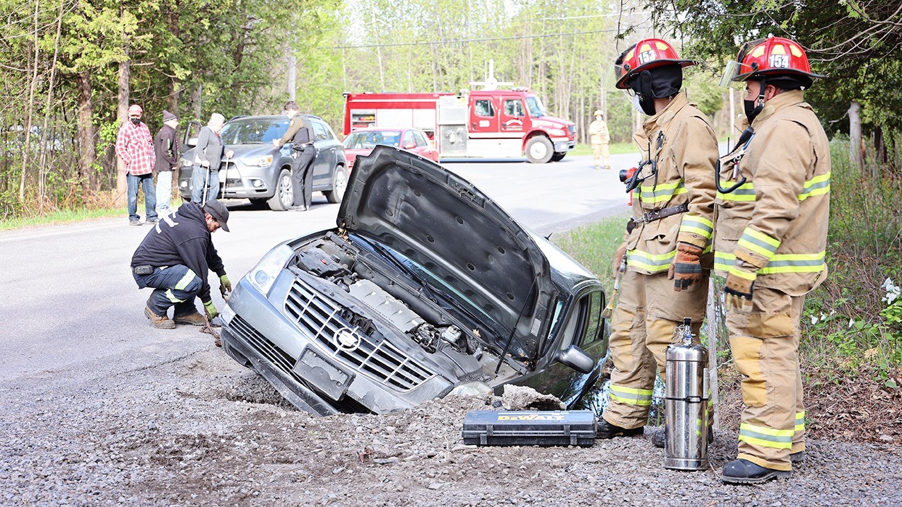Il se retrouve dans le fossé en évitant un chevreuil