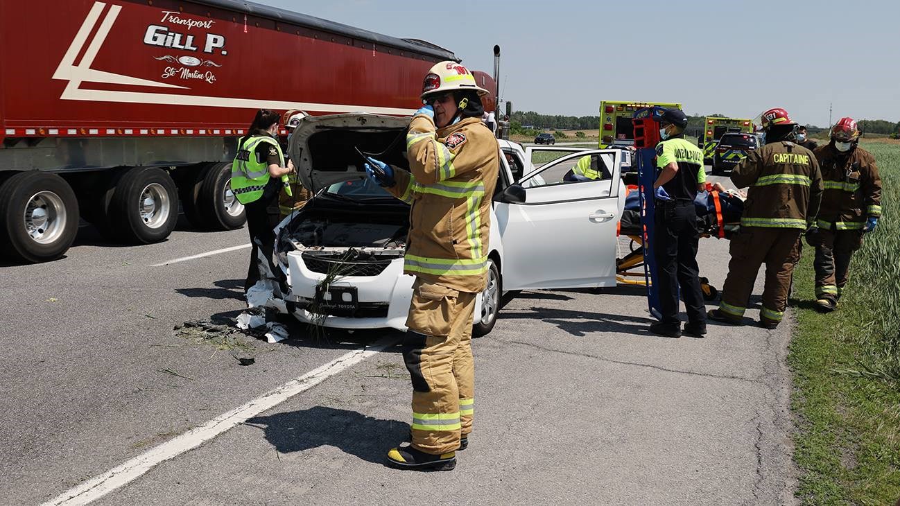 Un véhicule se retrouve en sens inverse sur l'autoroute 20