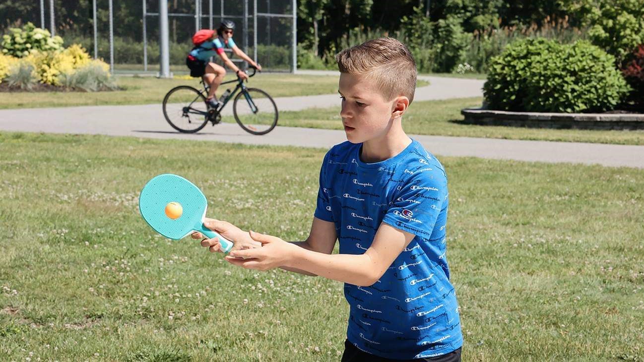 Saint-Zotique présente son premier tournoi de tennis de table extérieur