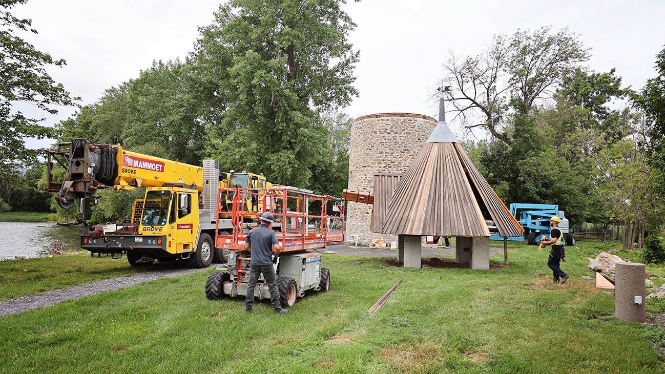 Le moulin de la Pointe-du-Moulin retrouve enfin son toit