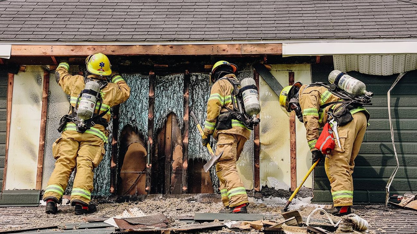 Des murs extérieurs et intérieurs ont dû être découverts pour découvrir la source de l’incendie