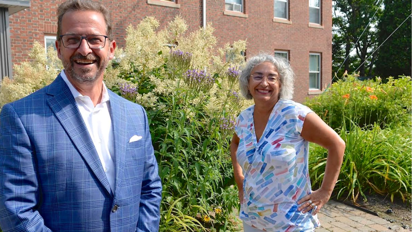 Claude DeBellefeuille a pris la pose avec le chef du Bloc Québécois, Yves-François Blanchet, lors de son passage dans le comté en juillet dernier