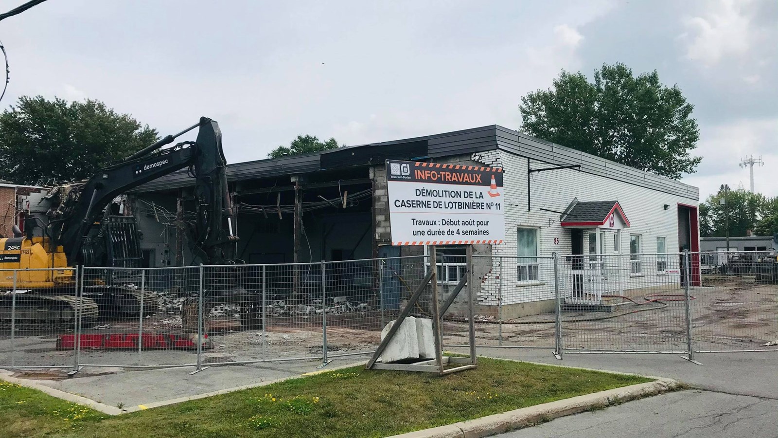 Démolition de l'ancienne caserne incendie de Vaudreuil-Dorion