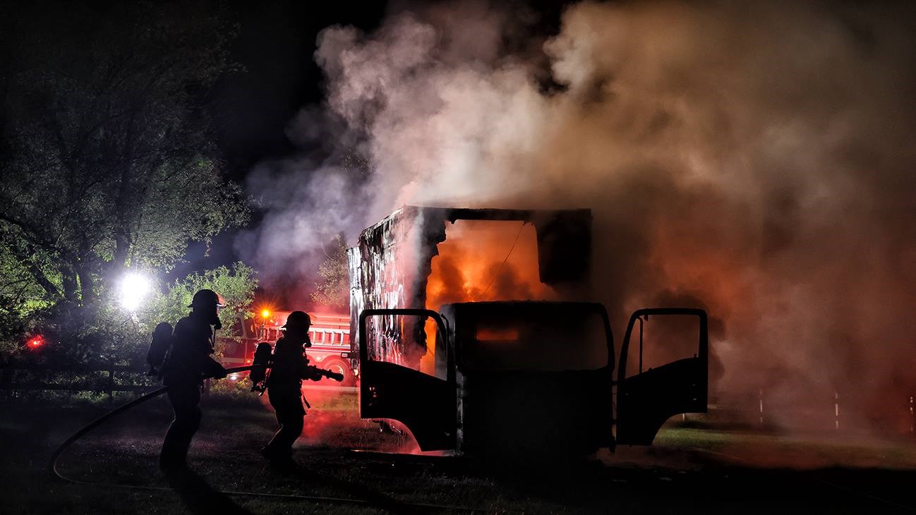 Un camion cube détruit par les flammes cette nuit à Saint-Lazare