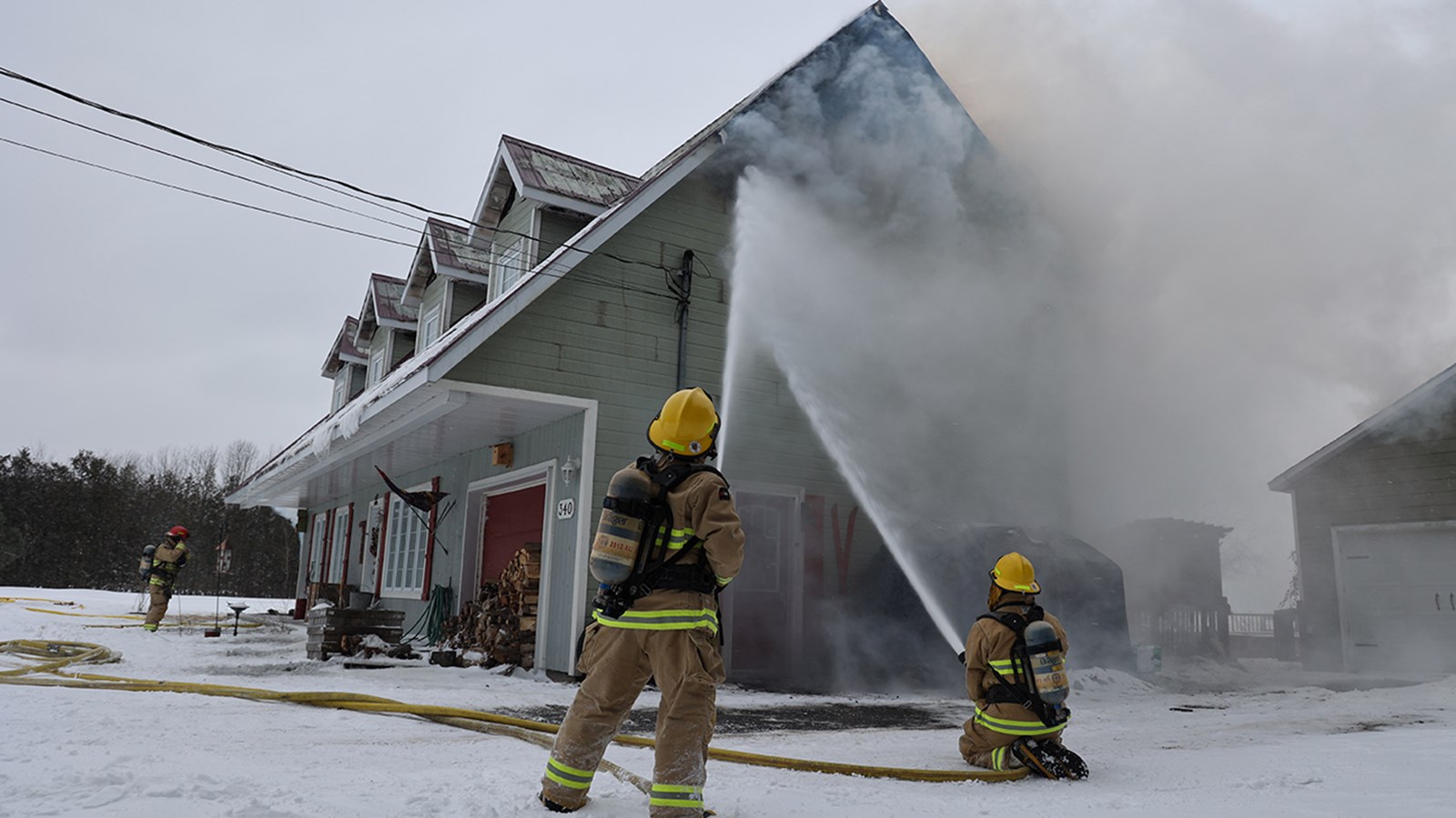 Un violent incendie ravage une résidence de Rigaud