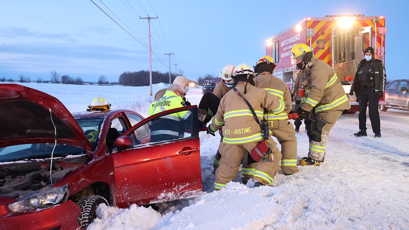 Sortie de route et camion enlisé à Sainte-Justine-de-Newton ce matin