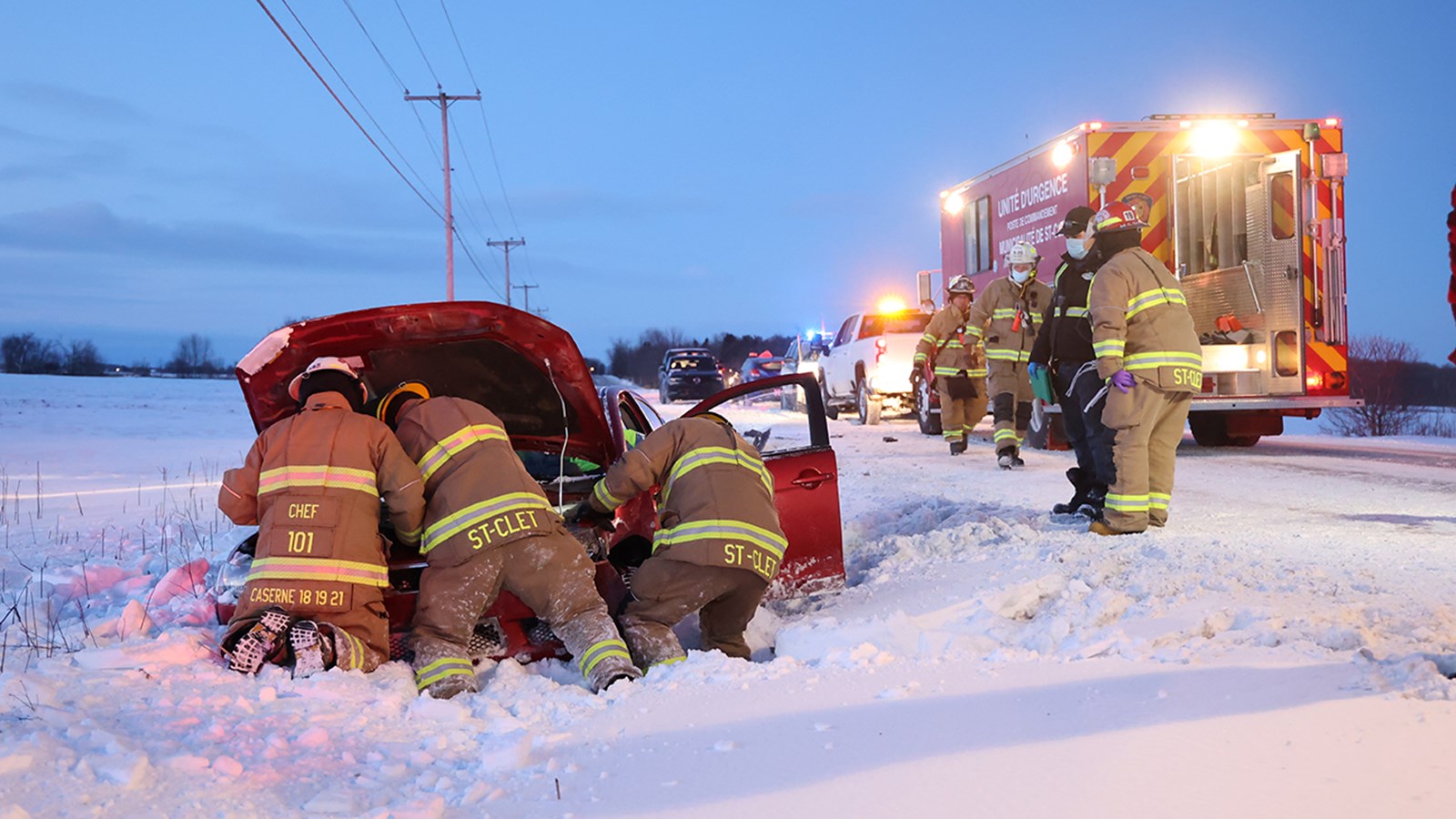 Sortie de route et camion enlisé à Sainte-Justine-de-Newton ce matin