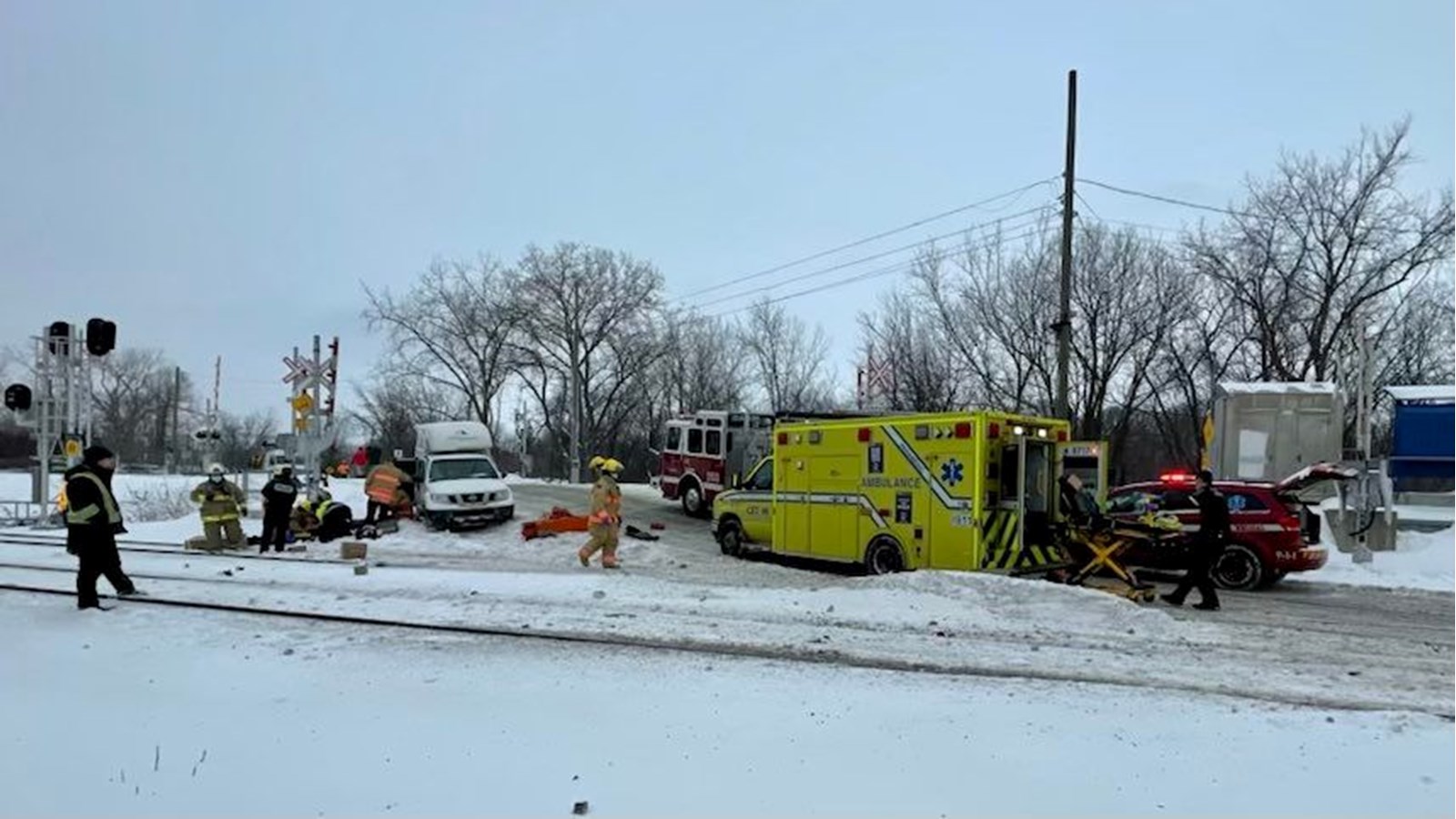 Un blessé à la suite d'une collision entre une camionnette et un train
