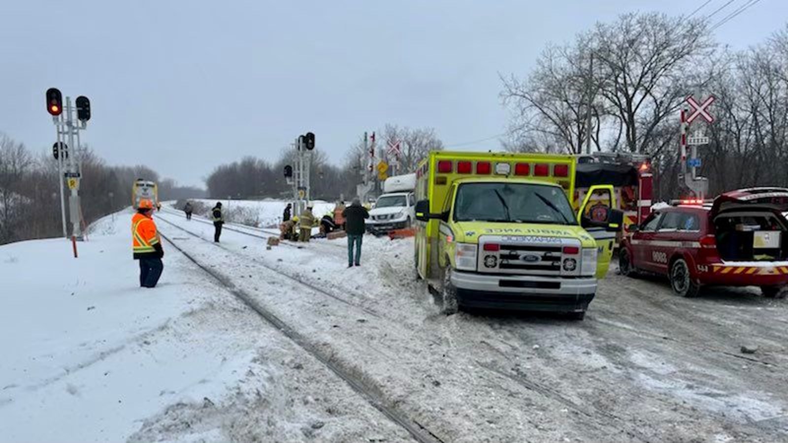 Un blessé à la suite d'une collision entre une camionnette et un train