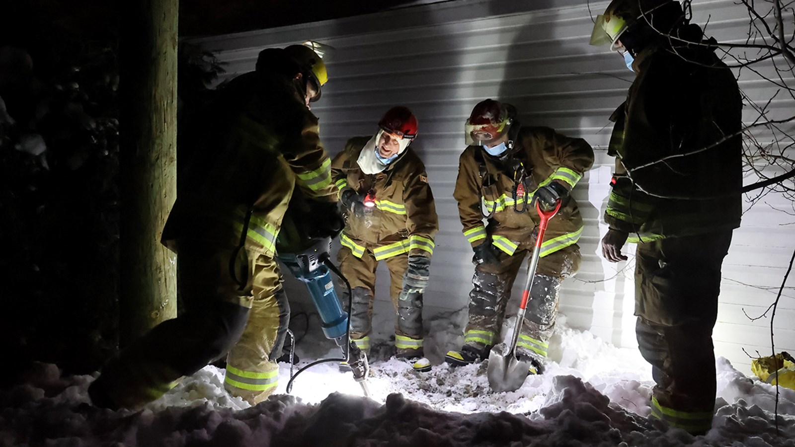 Les pompiers de Saint-Zotique sauvent un chien d’une mort certaine