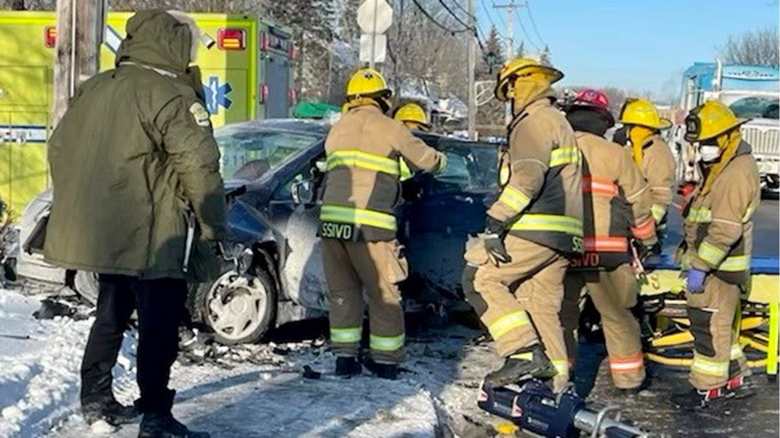 Une collision cause des blessures mineures à une conductrice à Vaudreuil-Dorion