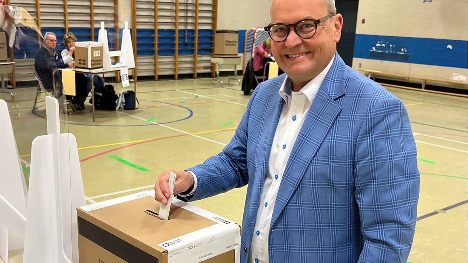 Le député sortant, Claude Reid, est allé voter plus tôt aujourd'hui