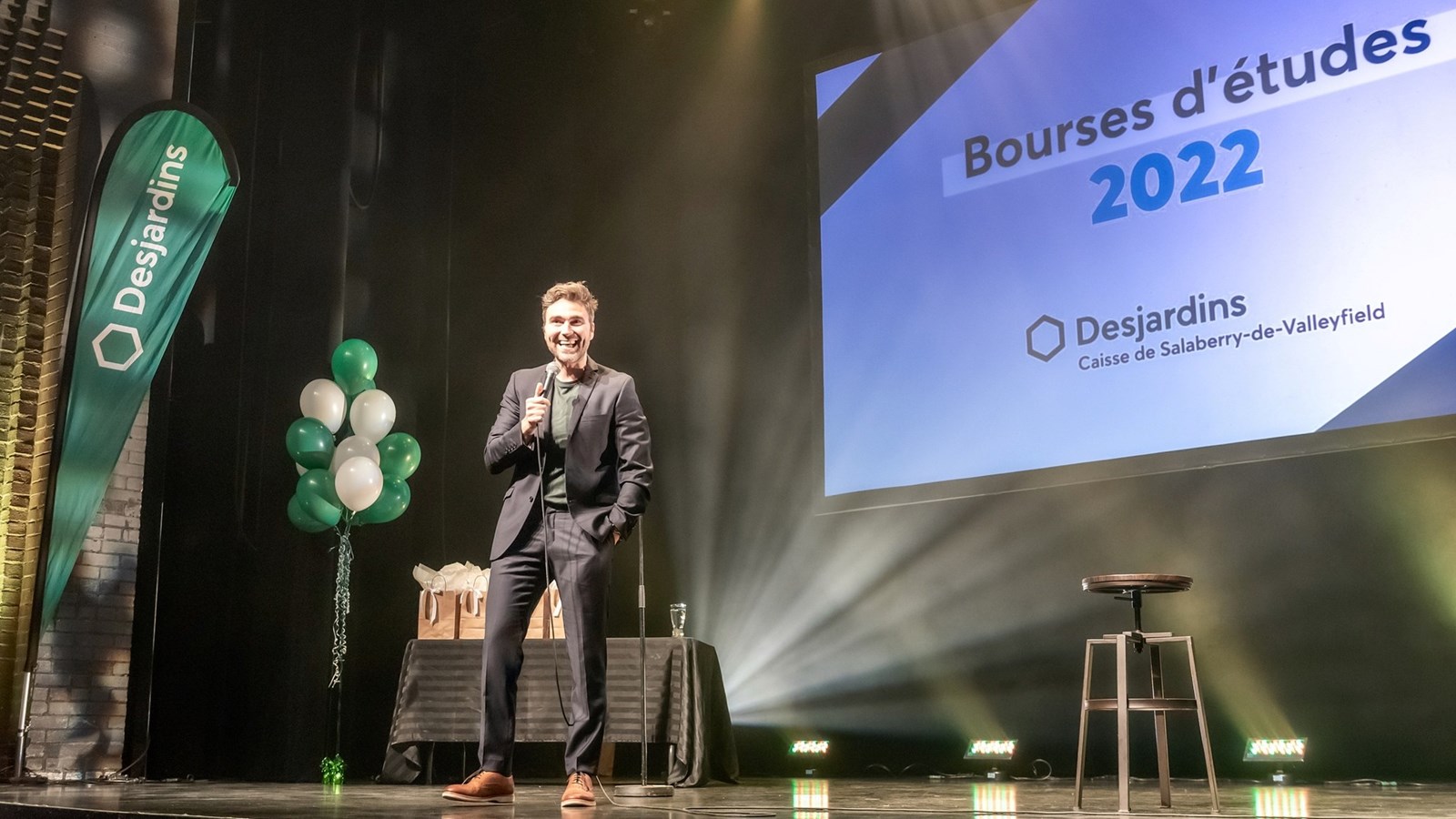 Desjardins remet plus de 40 000$ à une trentaine d'étudiants