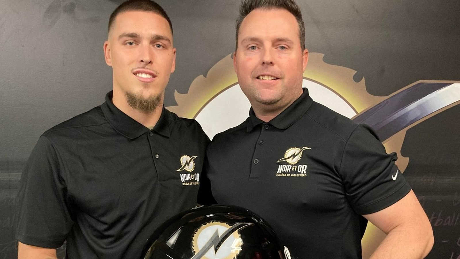 Le nouvel entraîneur des demis défensifs prend la pause avec l'entraineur chef de la formation Patrick Nadeau