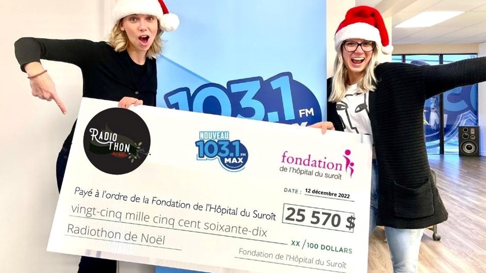 Sur la photo, on retrouve Michèle Cyr-Lemieux, directrice générale de la Fondation de l'Hôpital du Suroît et Roxanne Guérin, animatrice sur les ondes du Max 103 
