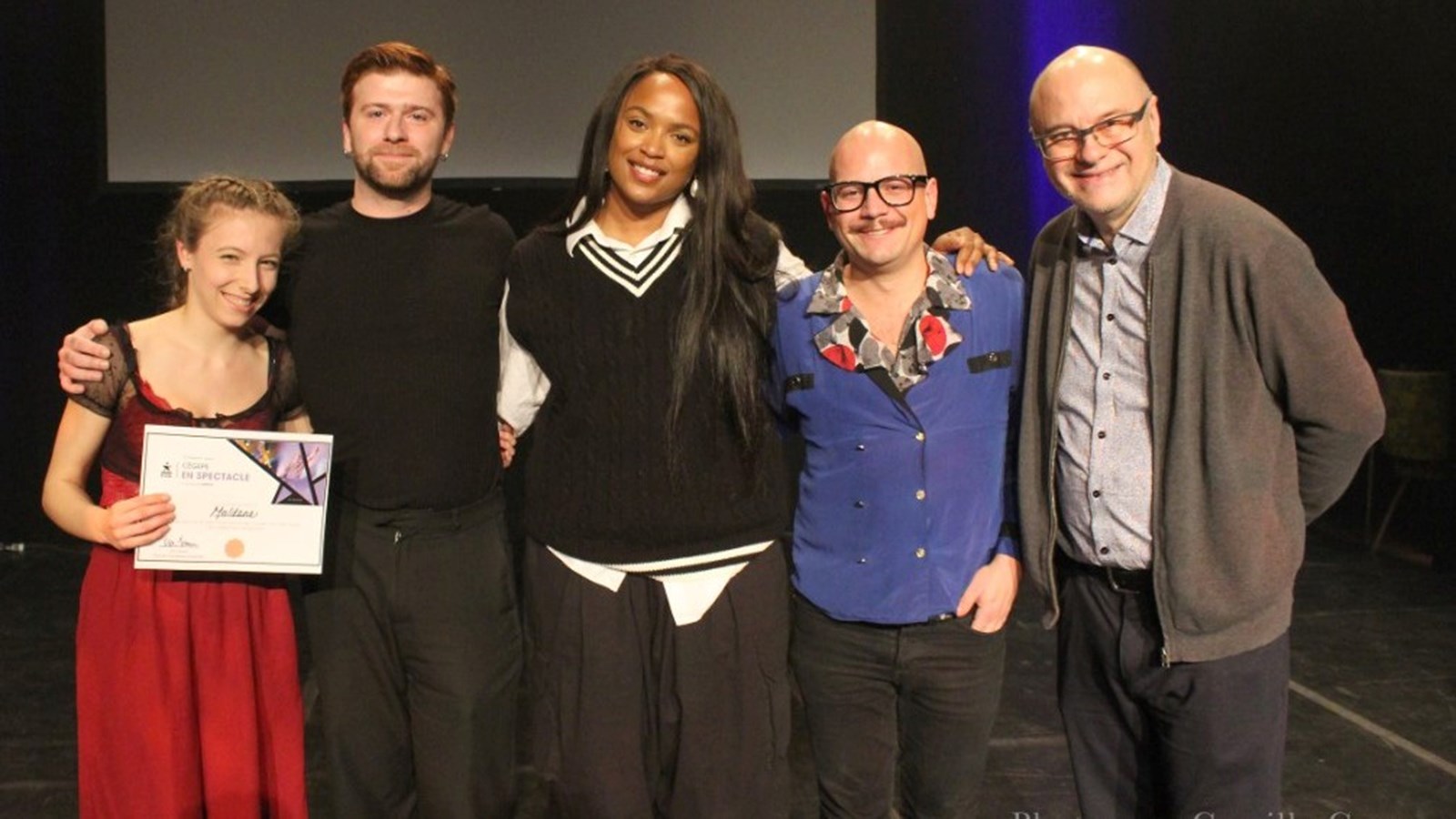 Meldane Benoit pose avec les membres du jury Rowan Mercille, Naomi, Cédrick Mainville et Yves Trottier