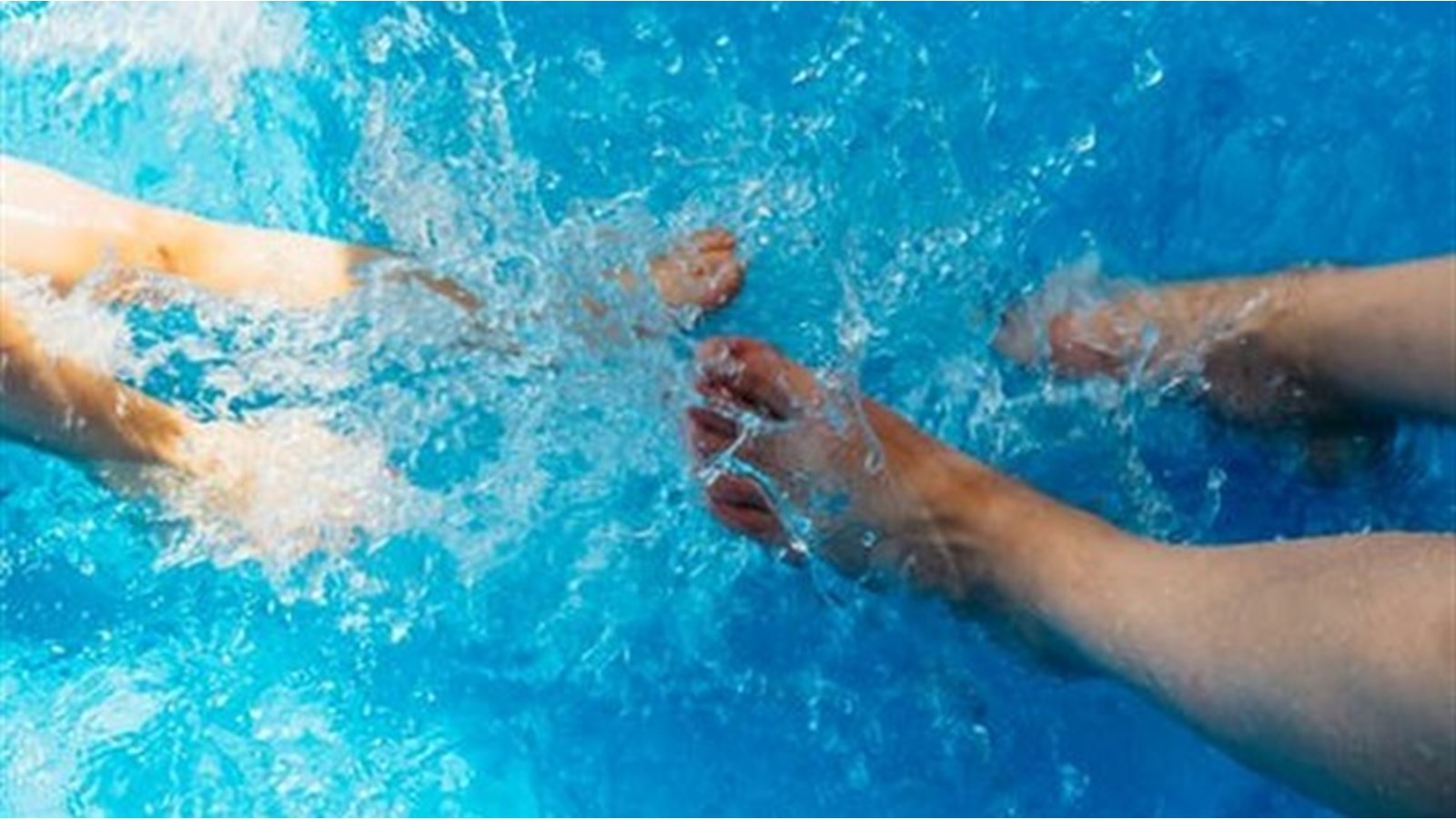 Bain libre sous le thème aquatropical à Vaudreuil-Dorion
