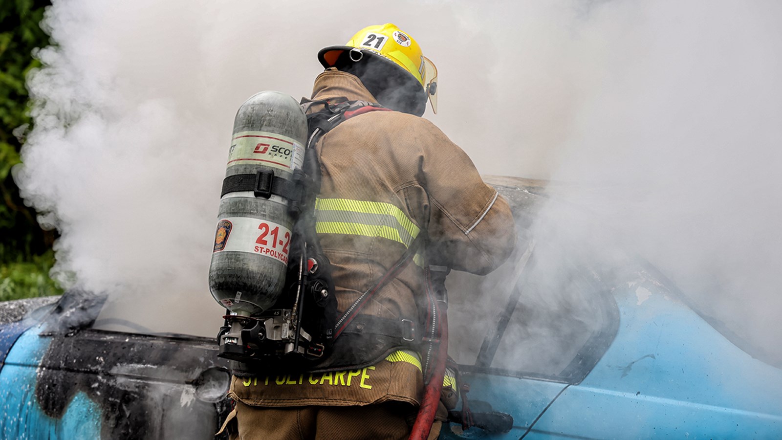 Un véhicule en flammes ralentit la circulation sur le chemin de la Cité-des-Jeunes 