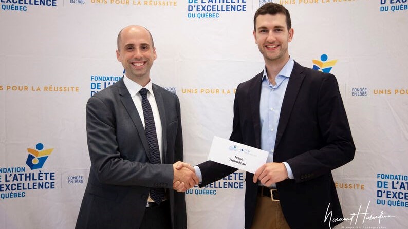 L'excellence académique de deux athlètes d'ici est récompensée