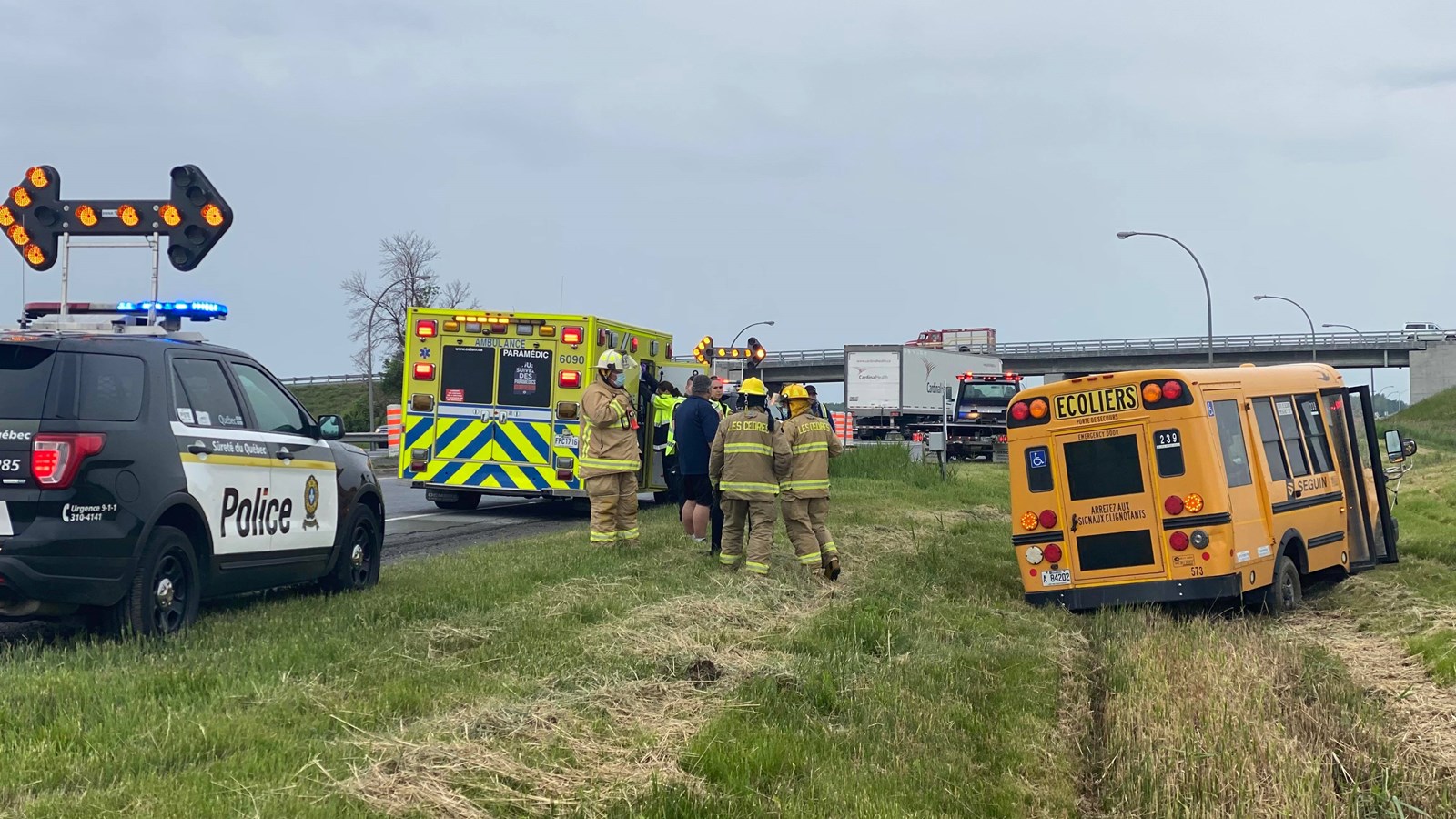 Un autobus scolaire fait une sortie de route aux Cèdres