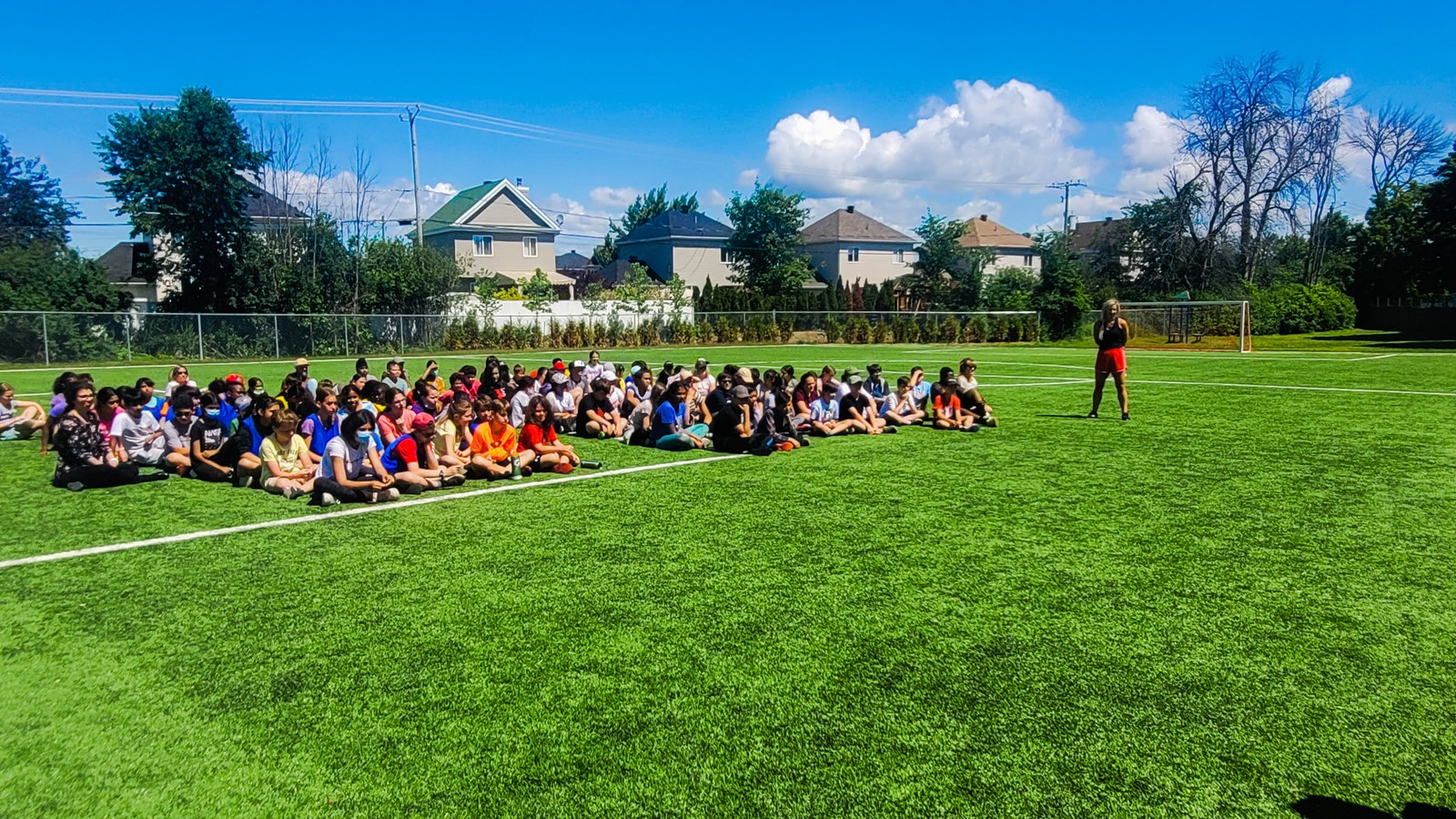 L'École primaire Harwood inaugure son terrain de soccer synthétique