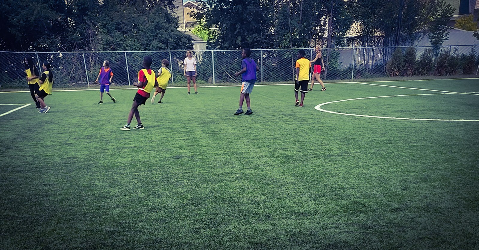 L'École primaire Harwood inaugure son terrain de soccer synthétique