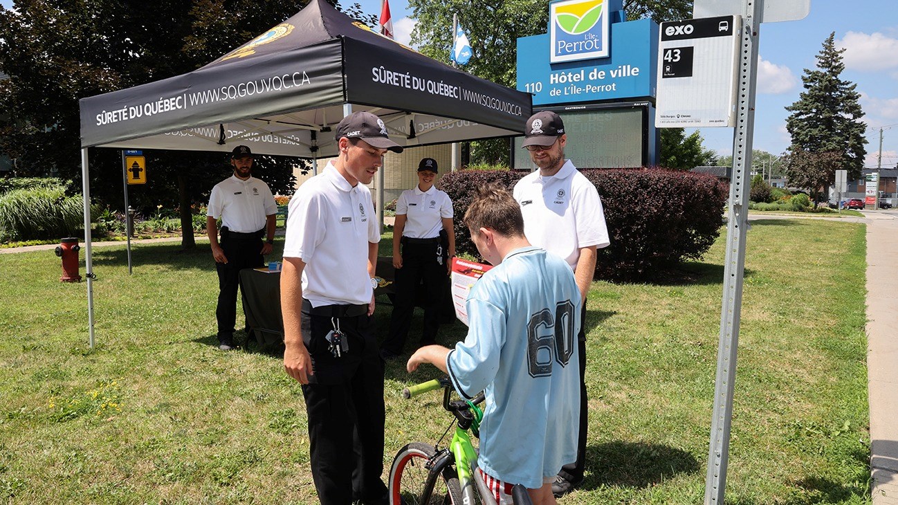 Les cadets de la SQ vont à la rencontre des citoyens de L'Île-Perrot