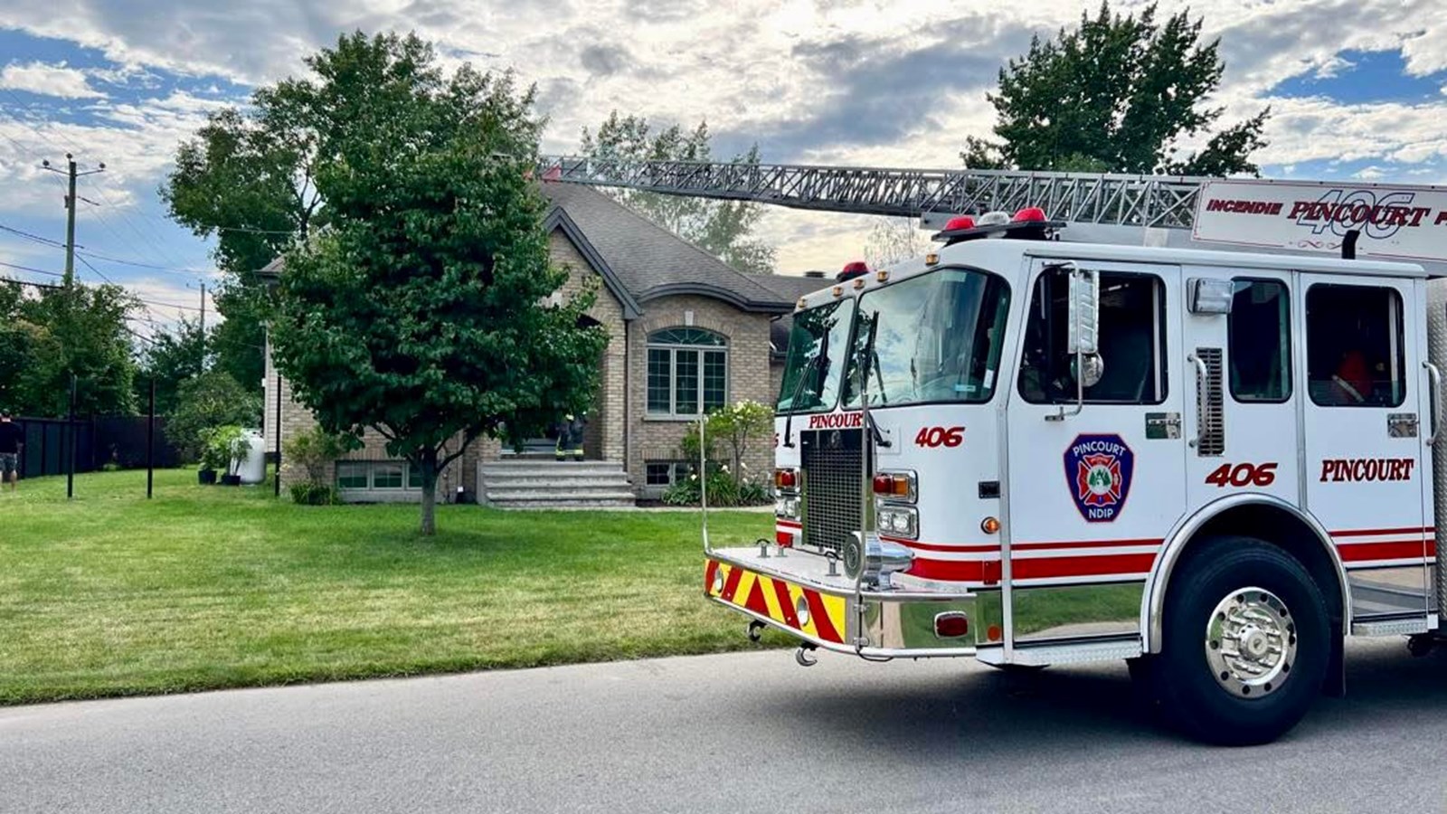 Un incendie occupe une vingtaine de pompiers à Notre-Dame-de-l 'Île-Perrot