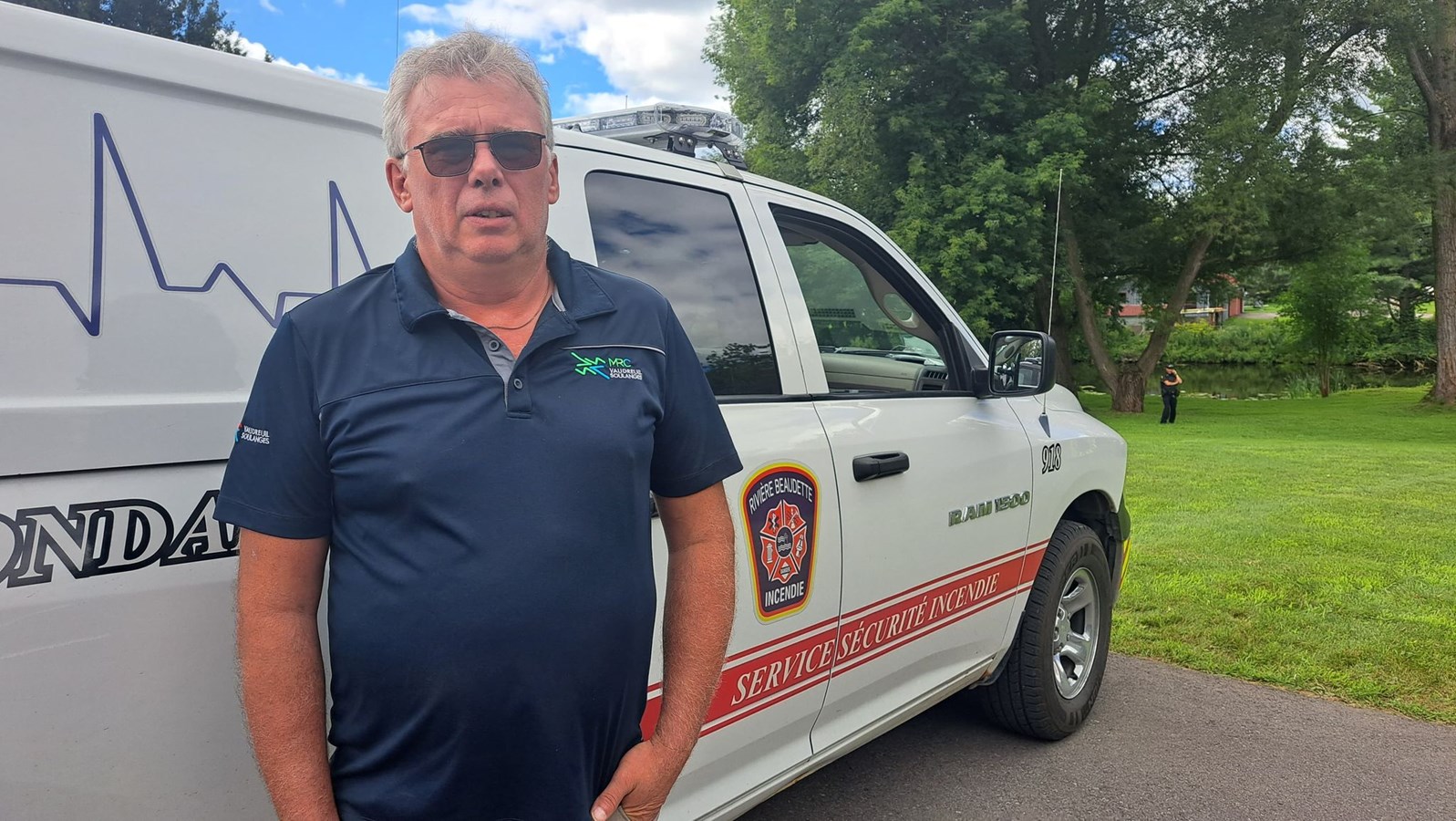 Le maire de Rivière-Beaudette, Patrick Bousez a tenu à participer aux recherches même si ses vacances se terminent officiellement dans quelques heures