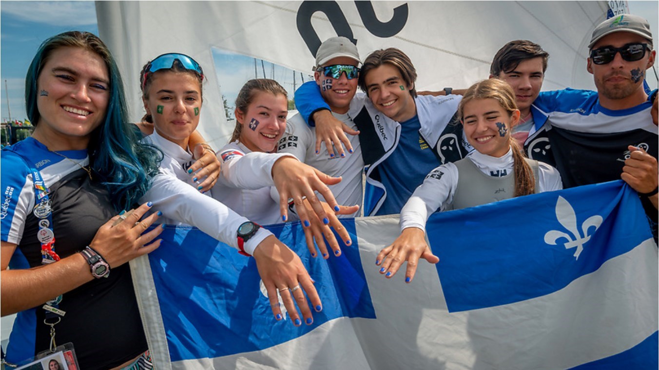 La Team Québec de voile au complet
(Loa Dinel est la deuxième en partant de la gauche)