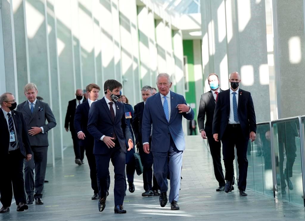 Charles a tissé une longue relation avec le Canada, mais il devra se faire adopter