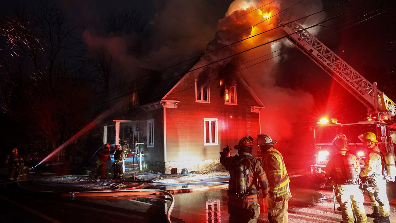 Une maison centenaire est détruite par le feu à Coteau-du-Lac 