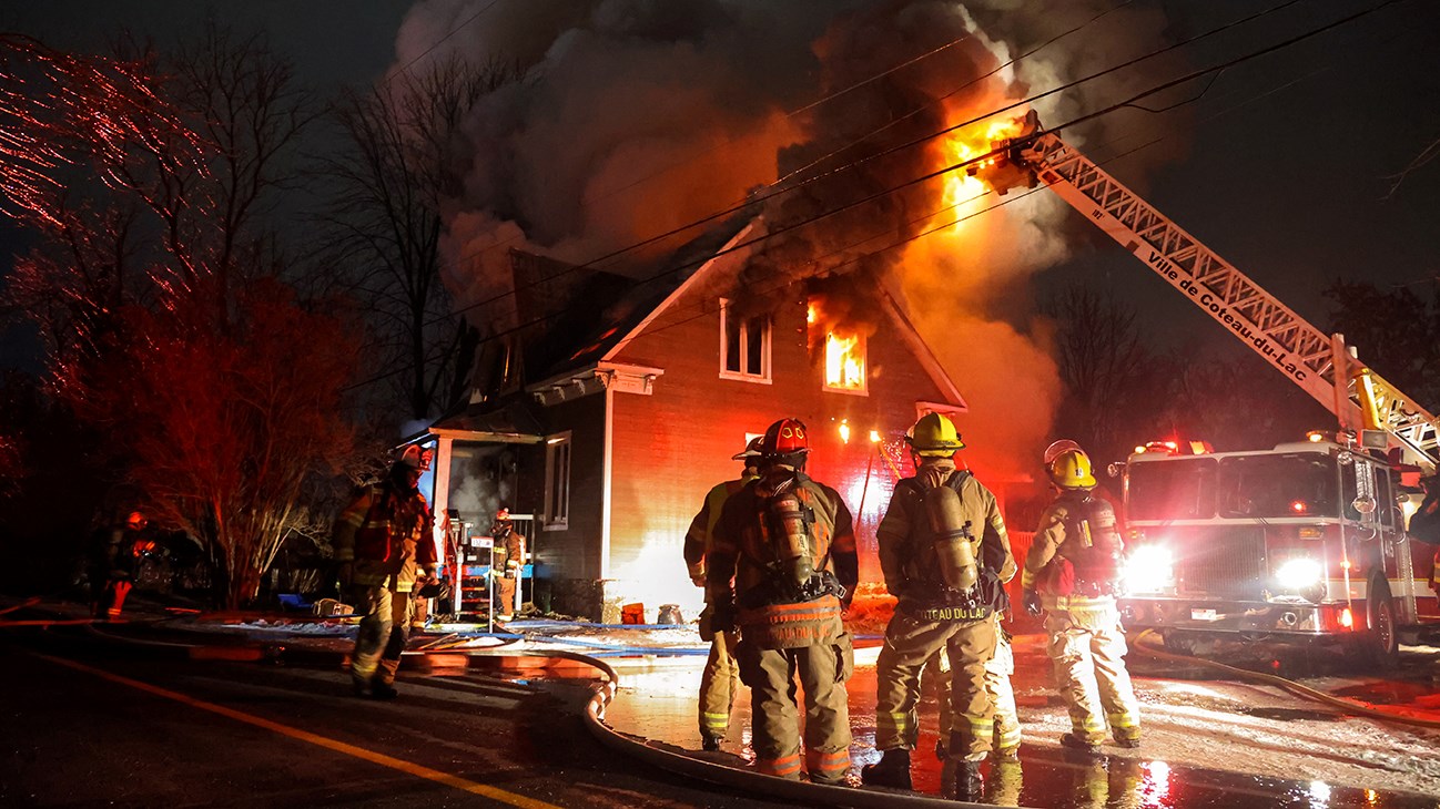 Une maison centenaire est détruite par le feu à Coteau-du-Lac 