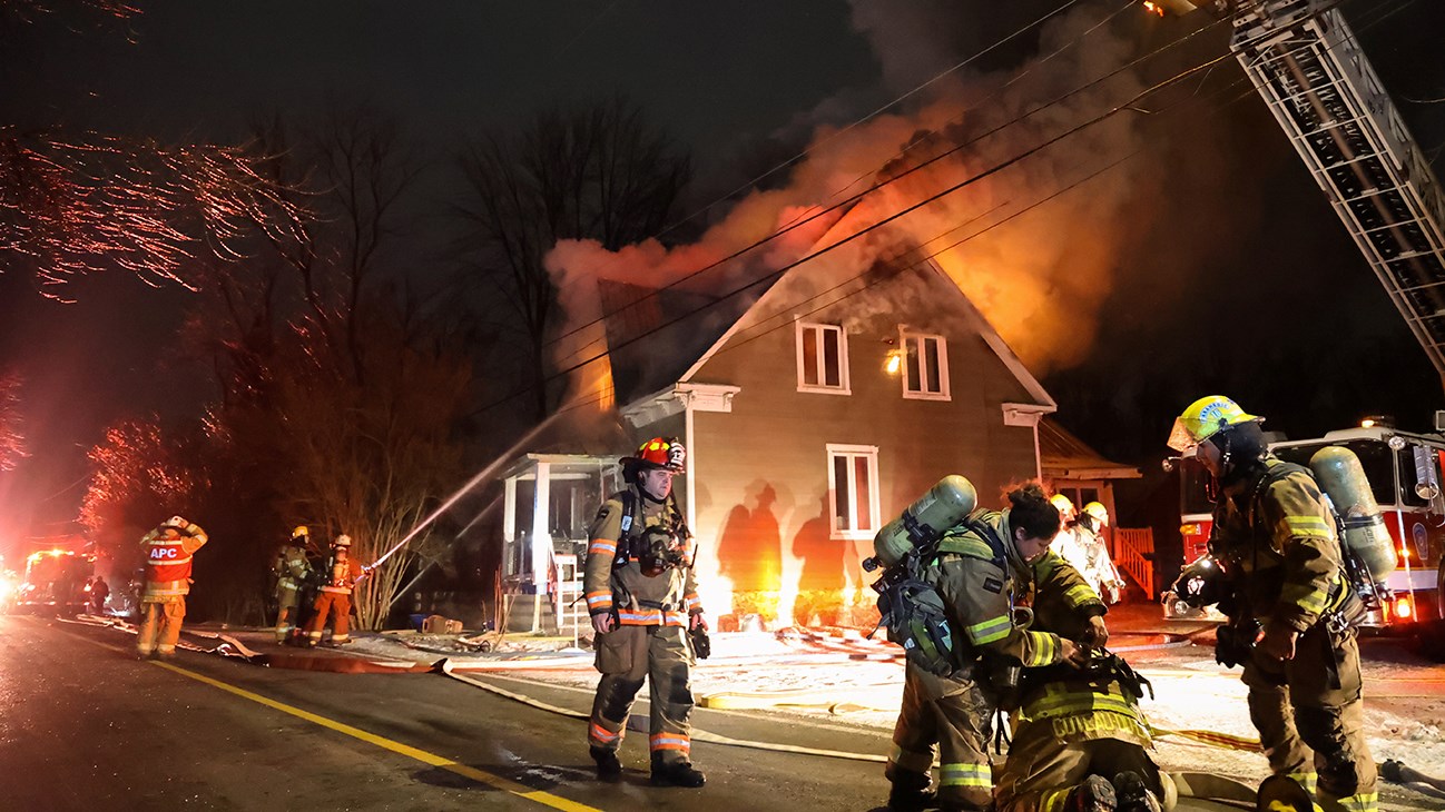 Une maison centenaire est détruite par le feu à Coteau-du-Lac 