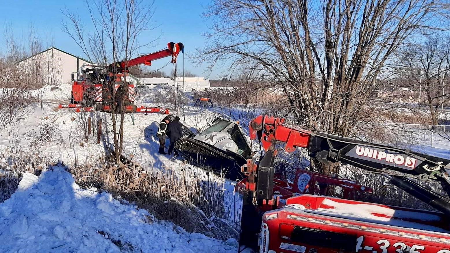Sortie de piste pour une surfaceuse