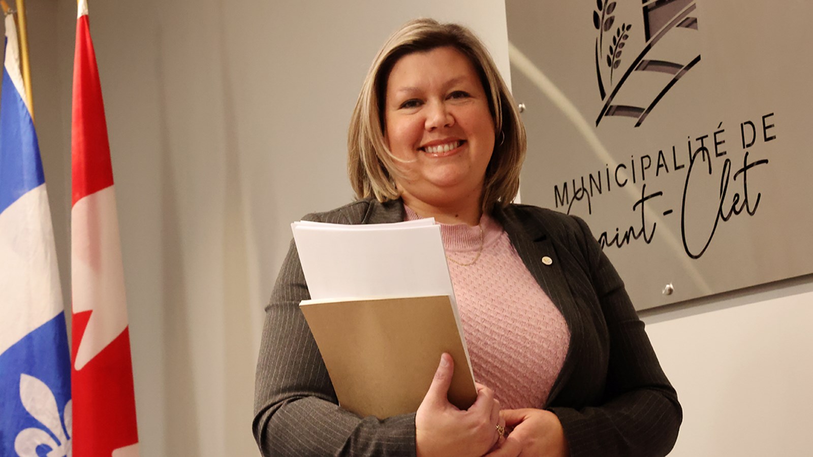 Le conseil municipal de Saint-Clet, avec à sa tête la mairesse Mylène Labre, a adopté le budget 2023 qui propose une légère hausse de taxes pour les contribuables