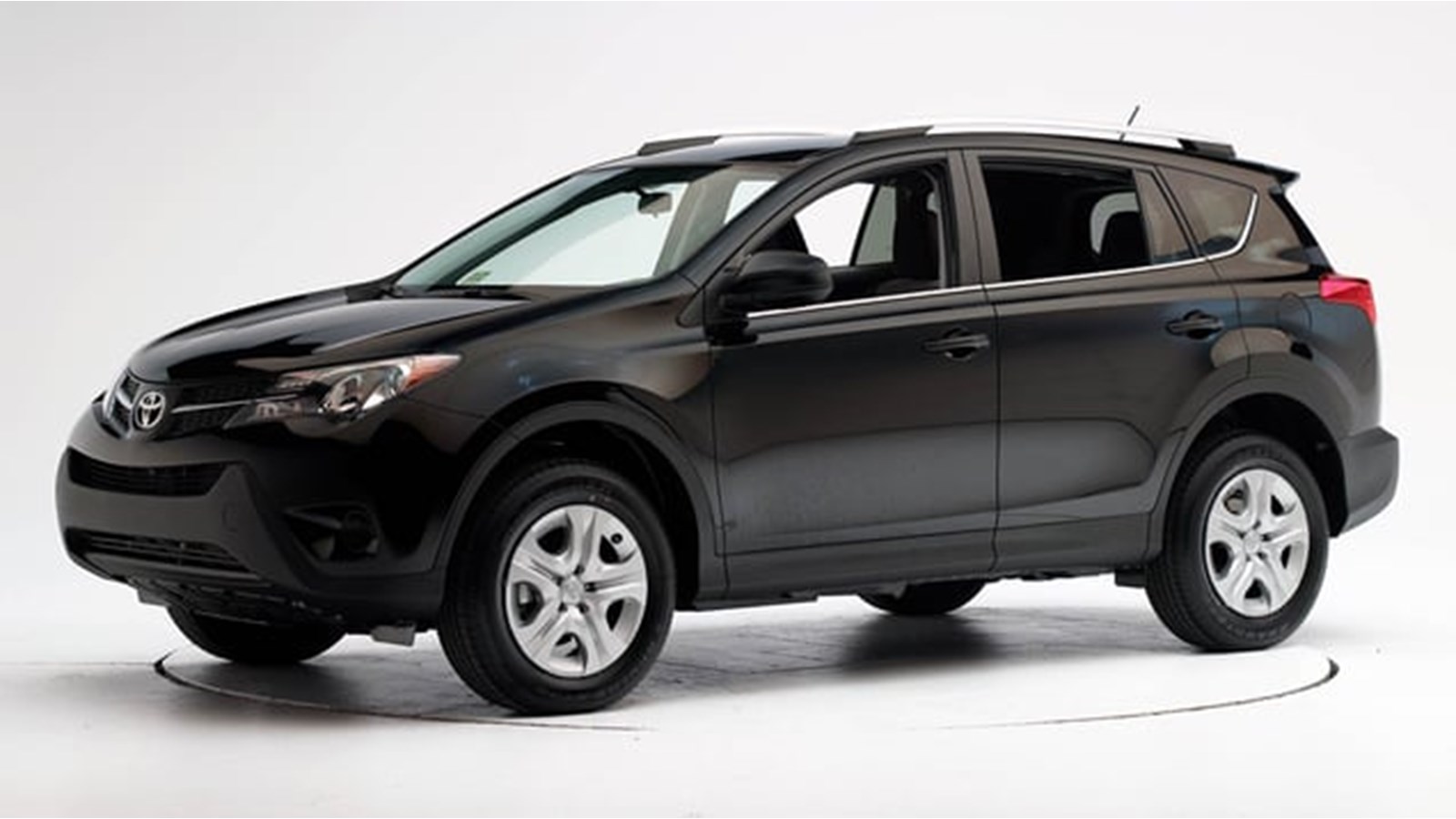 Lors de ces délits, l’individu circulait à bord d’un Toyota RAV4 de l’année 2013, de couleur noire comme celui-ci