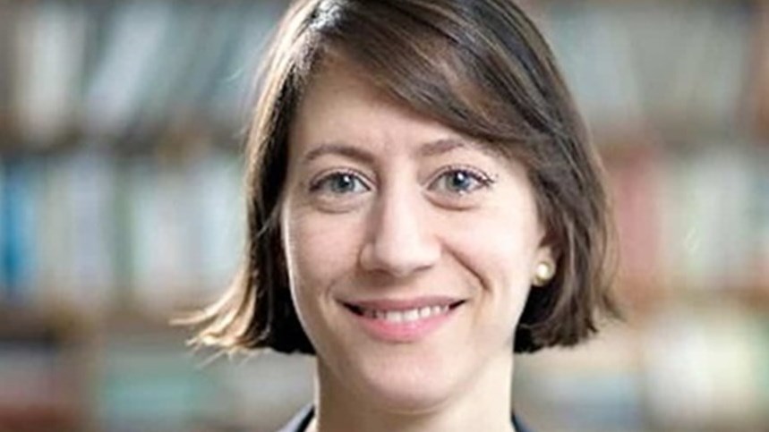 Julia Posca est chercheuse à l’IRIS et auteure de nombreuses publications dont Le manifeste des parvenus, Travailler moins ne suffit pas