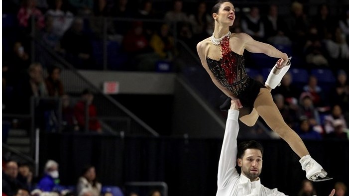 Le patineur Maxime Deschamps revient à la maison avec une médaille d'or au cou