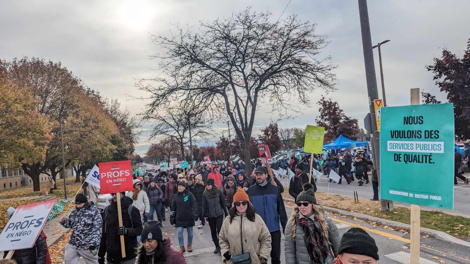 Cégep de Valleyfield: retour en images sur une première demi-journée de grève