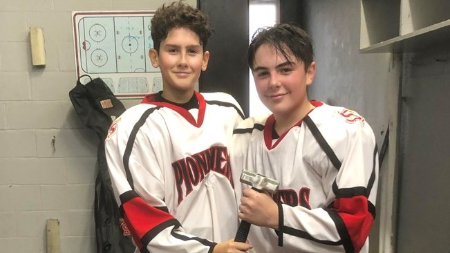 Les autres marqueurs du match ont été Lukas Lalonde qui a été le maître d’œuvre de deux buts et d’une passe et Xavier Thauvette qui a trouvé le fond du filet à une reprise