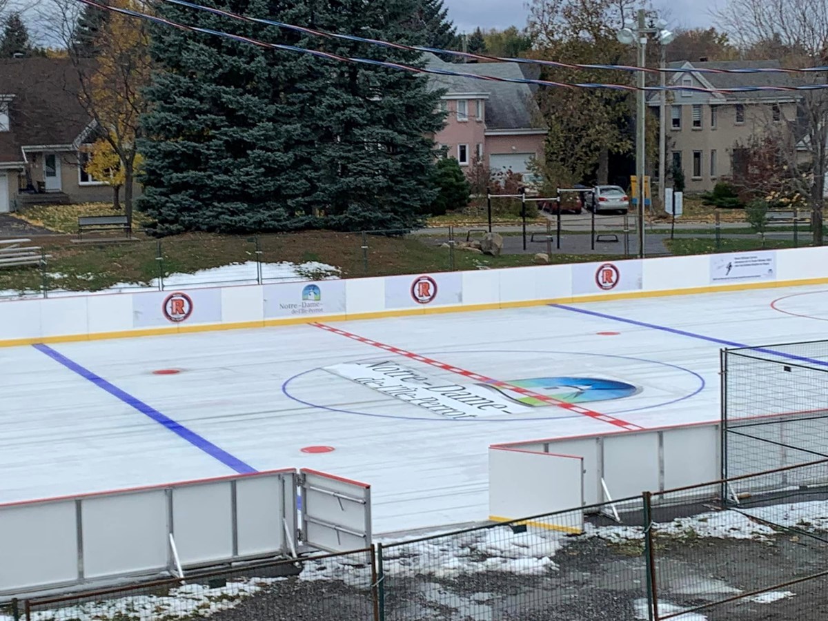 Notre-Dame-de-l'Île-Perrot lance la saison du patinage et du hockey sur glace extérieur