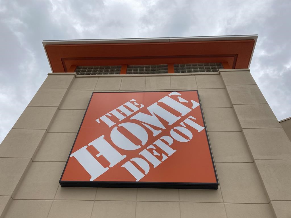 Des sapins de Noël vendus chez Home Depot rappelés pour risque d'incendie