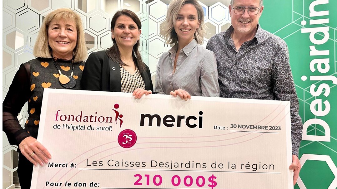 Mme Marie Legault, présidente ex officio au conseil d'administration de la Fondation de l'Hôpital du Suroît, Mme Kathleen O'Brien Favreau, Directrice - soutien à la direction générale, Caisse Desjardins de Salaberry-de-Valleyfield et représentante Desjardins, Mme Michèle Cyr-Lemieux, directrice générale de la Fondation de l'Hôpital du Suroît et M. Stéphane Brais, administrateur au conseil d'administration de la Fondation de l'Hôpital du Suroît