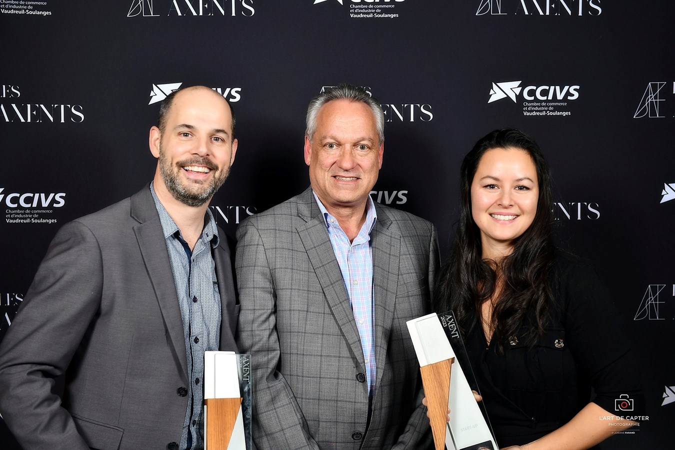 Altius physio est nommé Entreprise de l'année, prix présenté par Denis Potvin CPA.