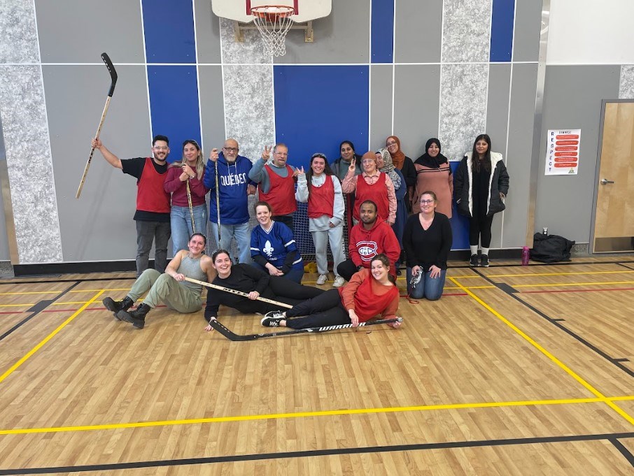 Initiation au hockey à Salaberry-de-Valleyfield pour une soixantaine de néo-Québécois 