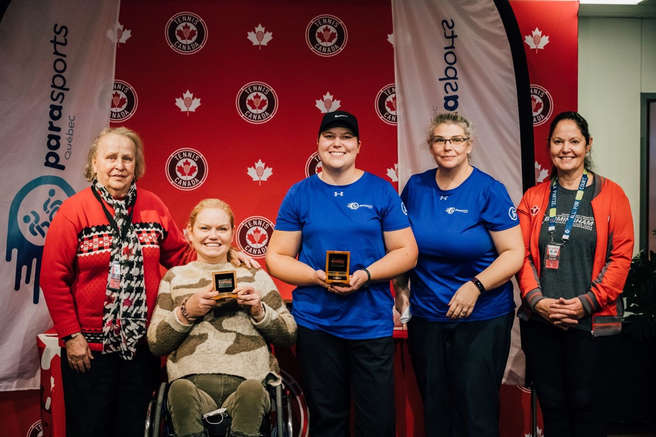 Natalia avec sa coéquipière Kirsten Sharp aux championnats canadiens cette année